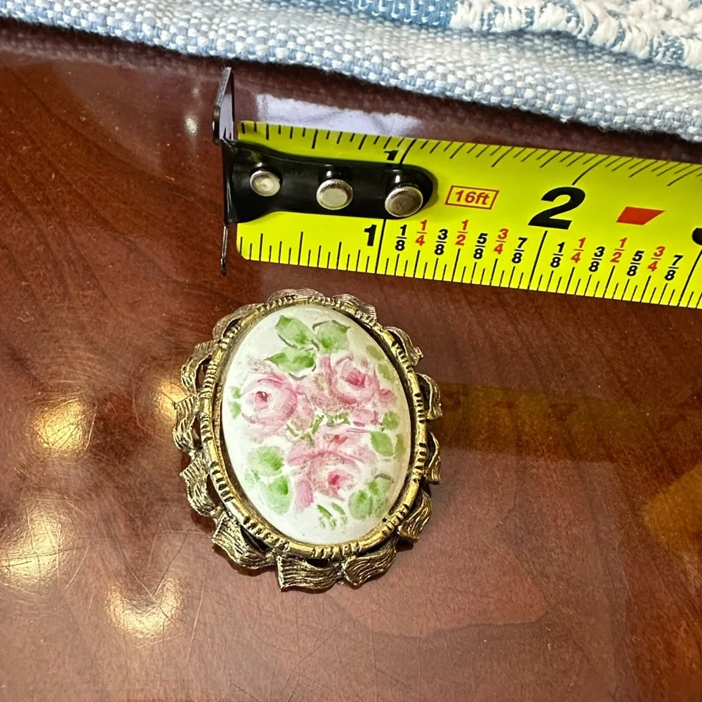 Cottagecore Vintage Porcelain Pink Rose
Floral Brooch with Gold Tone Metal Frame - Picture 6 of 7